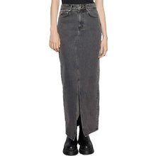 Load image into Gallery viewer, JELLY DENIM SKIRT
