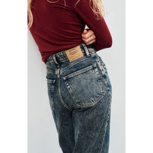 Load image into Gallery viewer, STRAIGHT LEG JEANS JOYBIRD
