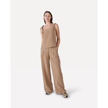 Load image into Gallery viewer, MOORE PLEATED LYOCELL PANTS
