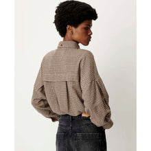 Load image into Gallery viewer, CECILY SHIRT WITH KNOTTED COLLAR
