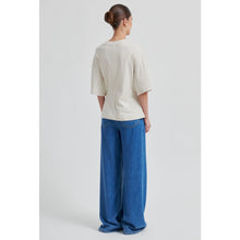 Load image into Gallery viewer, ENORA BROOCH TEE
